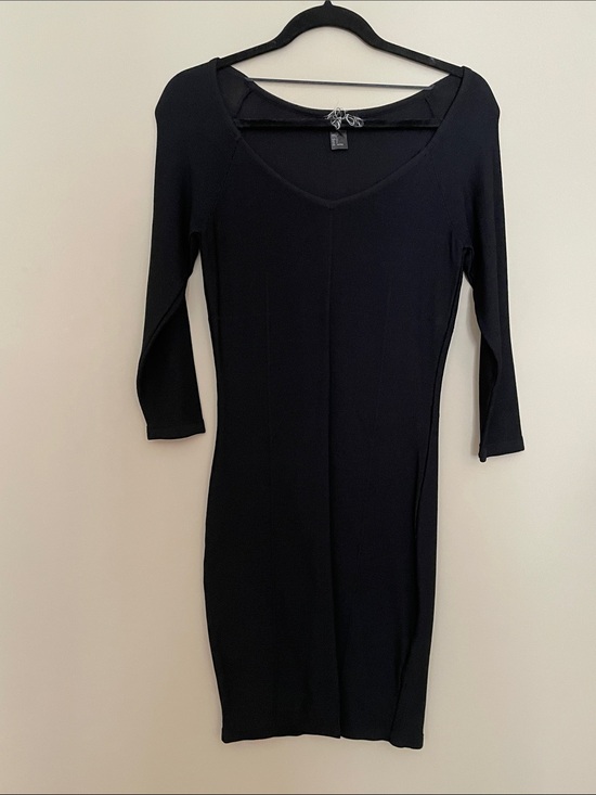 H&M Dresses & Skirts - H&M Black V-Neck Bodycon Dress Metal Hook Back